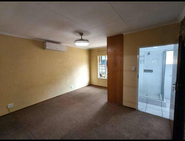 3 BEDROOM TOWNHOUSE FOR SALE IN SAFARI GARDENS